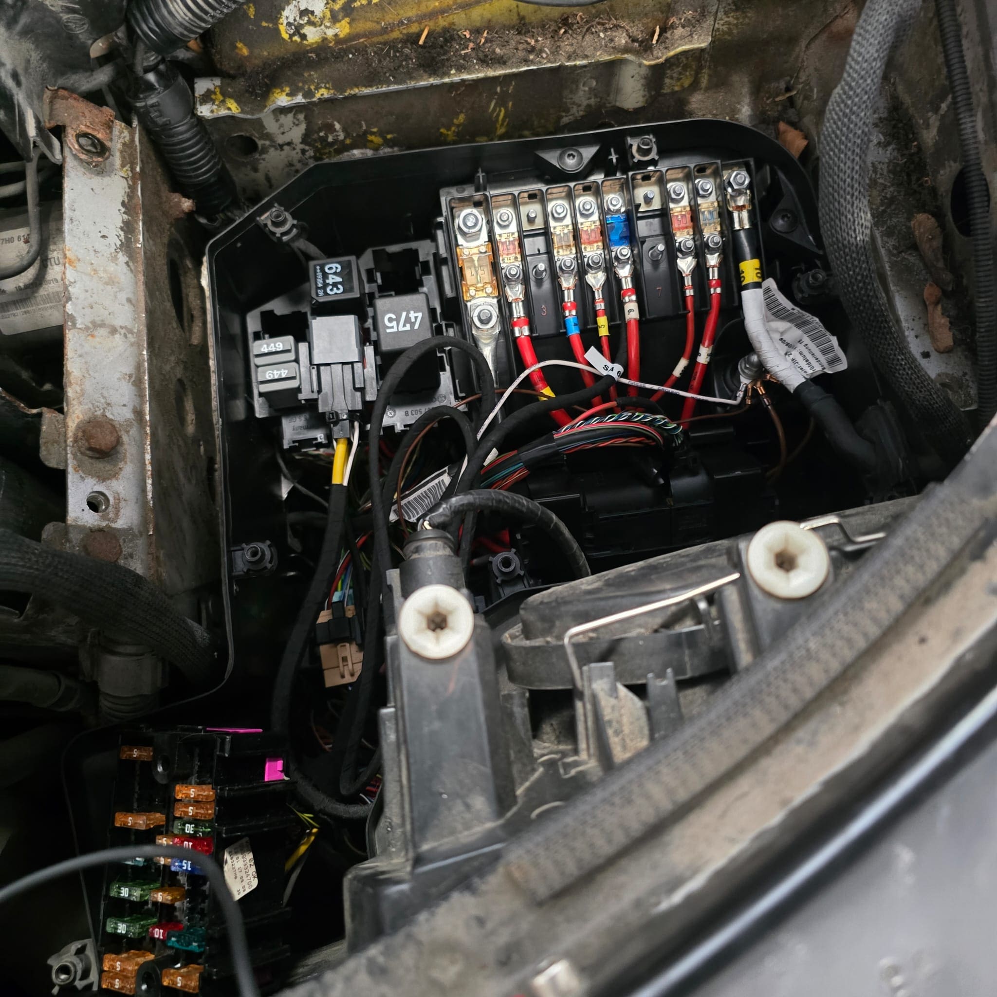 Practical heated windscreen upgrade on a VW T5 using the original rear window control