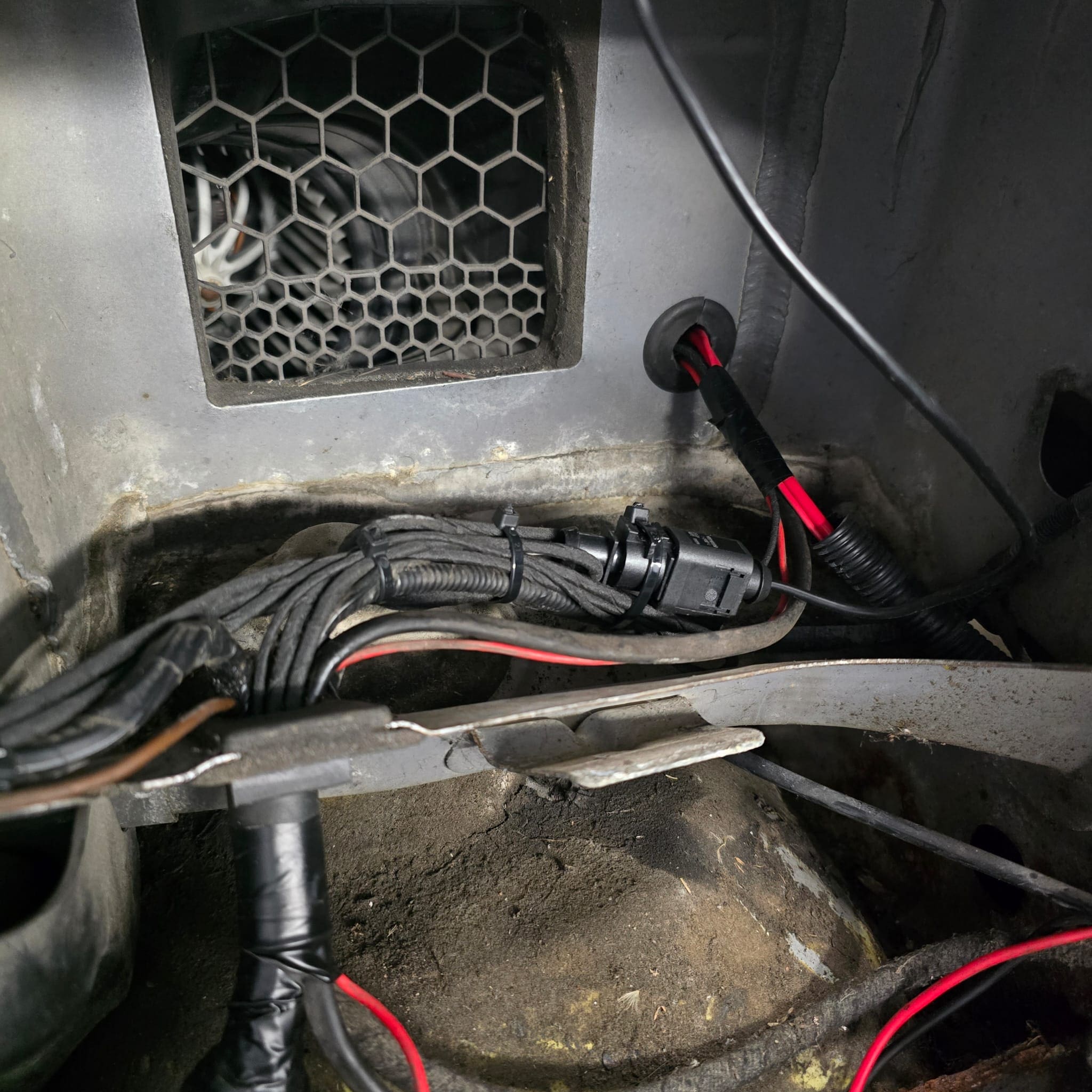 Front heated windscreen retrofit on a VW Transporter T5 wired to the original rear window switch