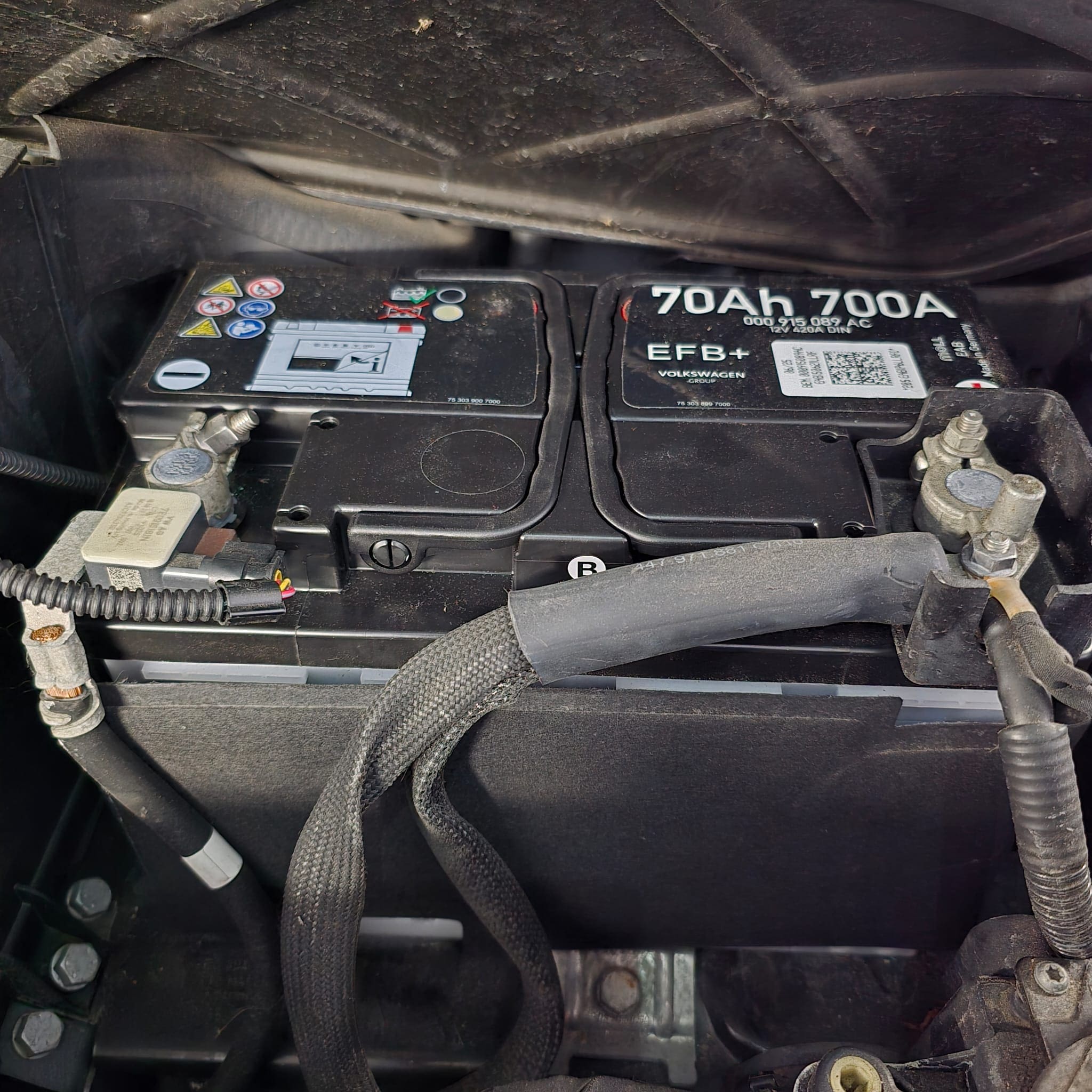 Battery charger connected to a Volkswagen Transporter T6.1 during diagnostics and charging support