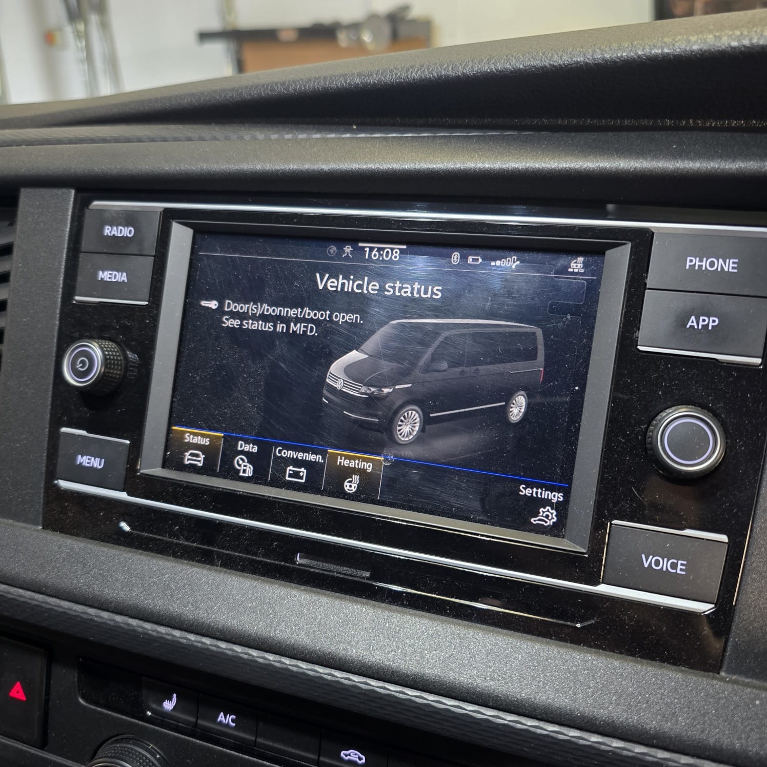 VW Transporter T6.1 heated steering wheel retrofit wiring