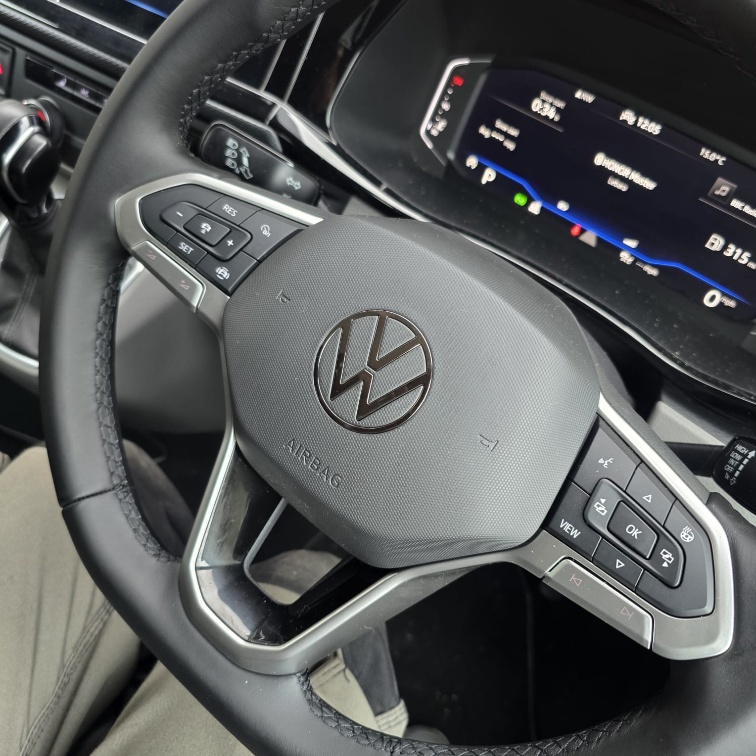 Heated Steering Wheel Installed in VW T6.1