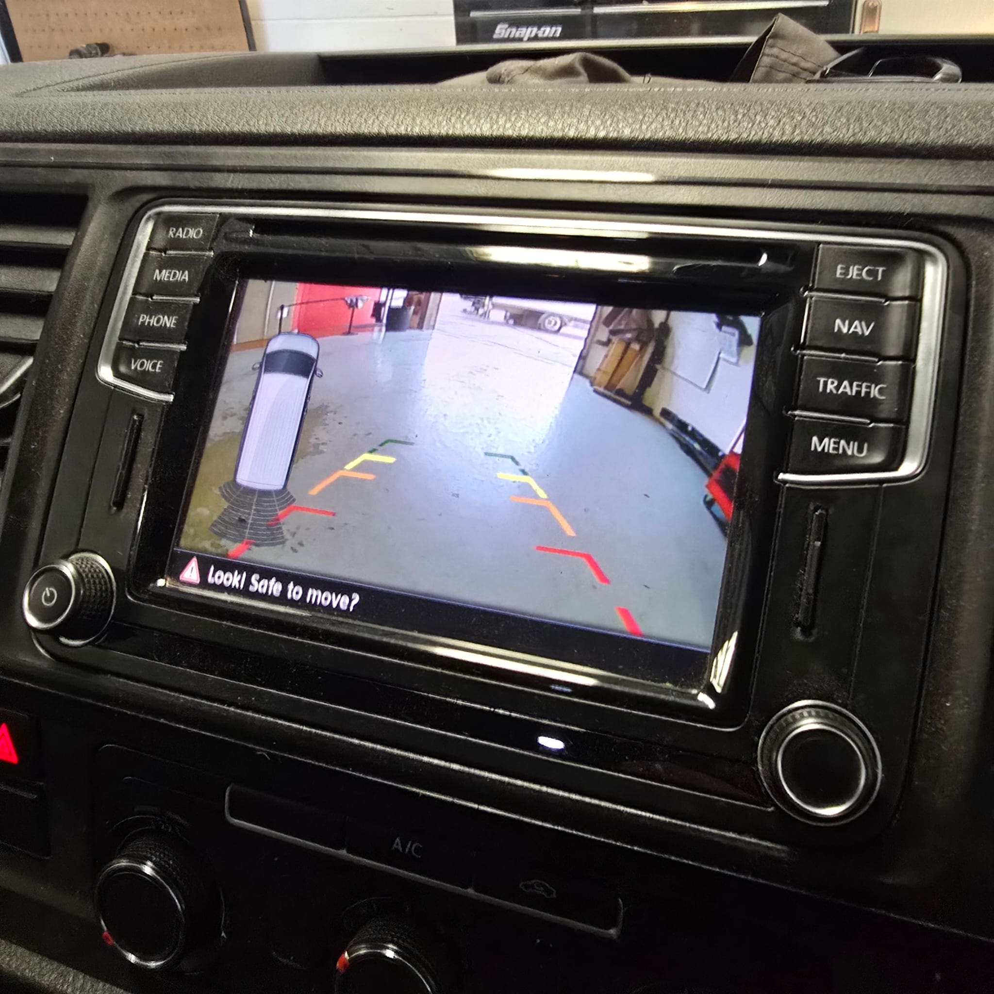 Factory radio camera integration on a Volkswagen Transporter T6