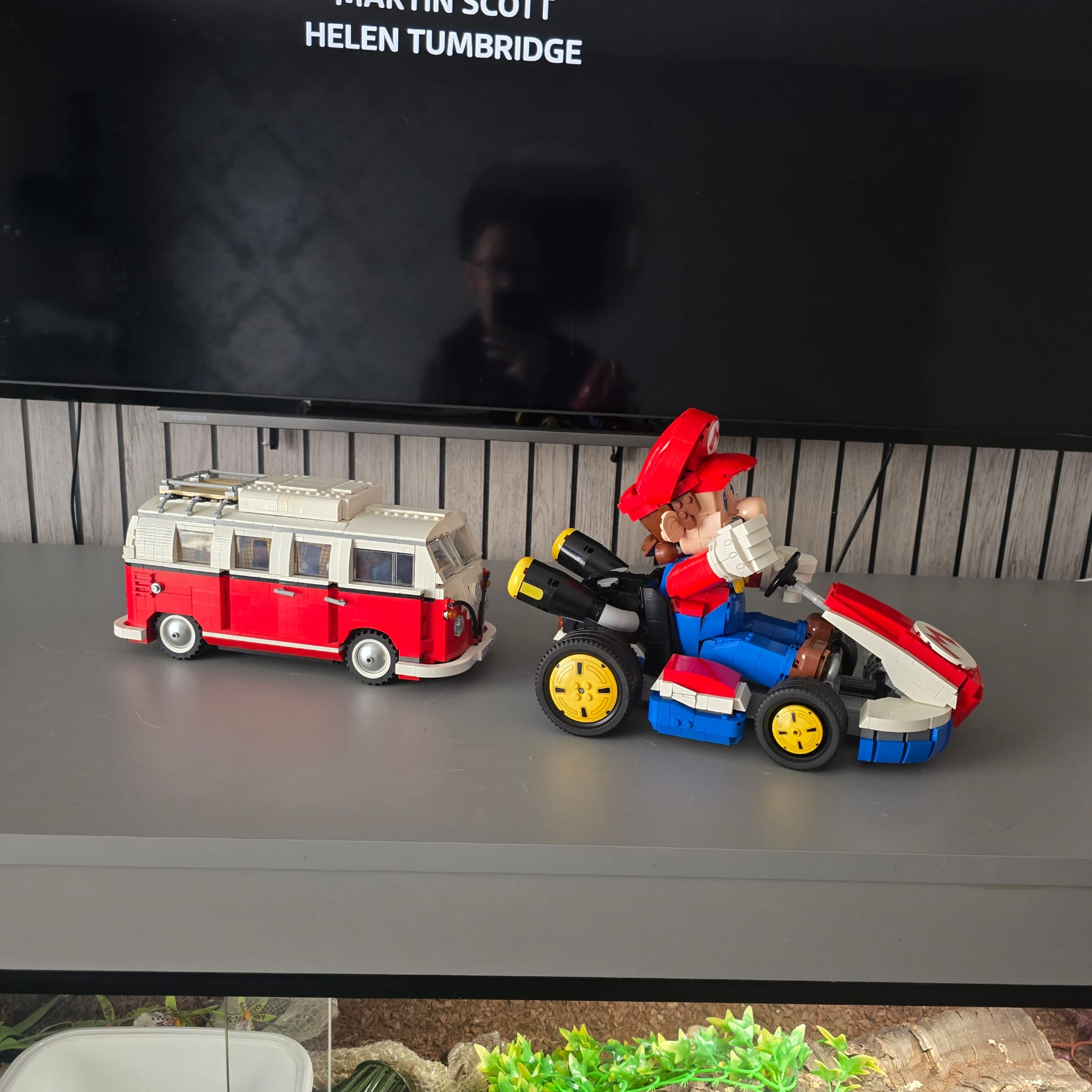 VW Transporter breakdown LEGO rescue