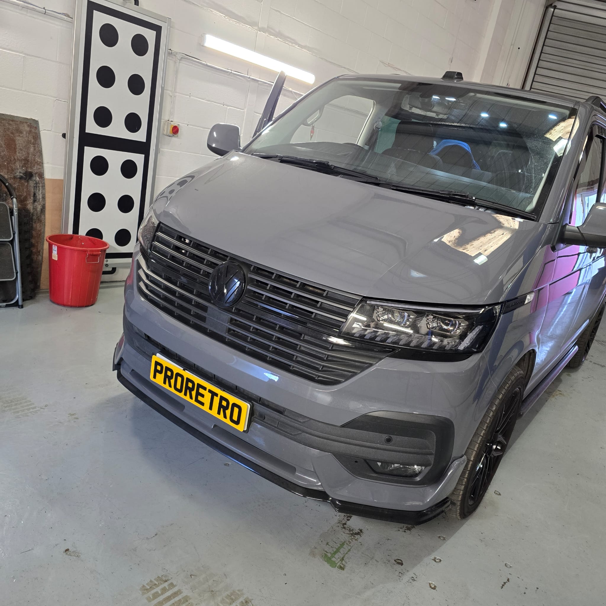 t6.1-gloss-black-front-grille-installation-near-redditch-coventry-leicester-nuneato