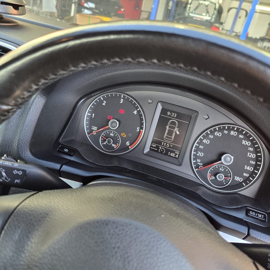 Volkswagen-EOS-2011-cruise-control-speedometer-Leicester