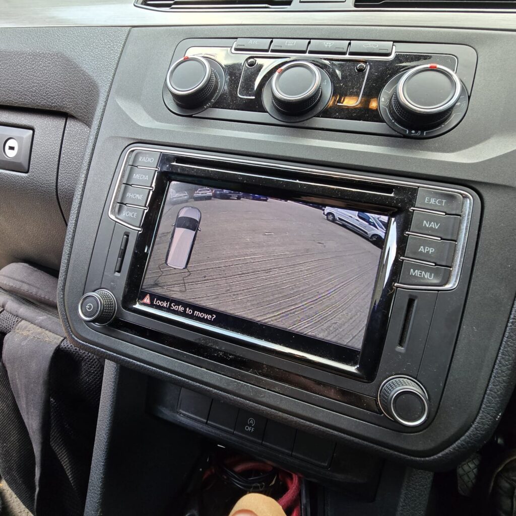 vw-caddy-passenger-reverse-camera-professional-retrofit