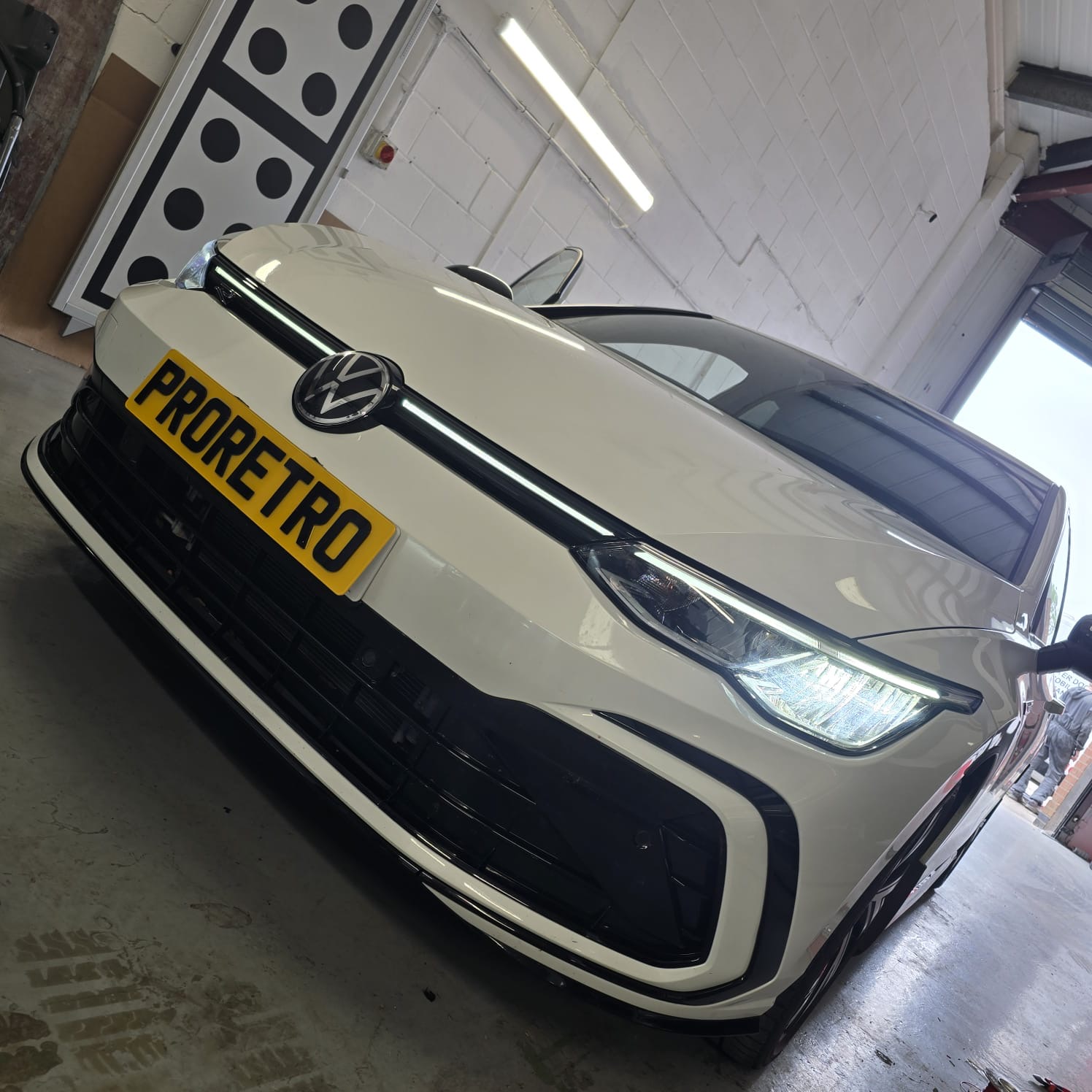 vw-golf-mk8-light-bar-retrofit-front-grille-upgrade
