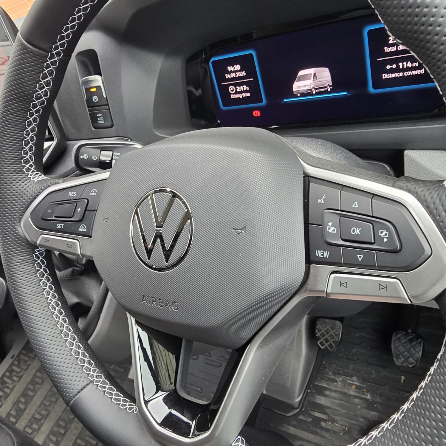 vw-crafter-2025-custom-steering-wheel-upgrade