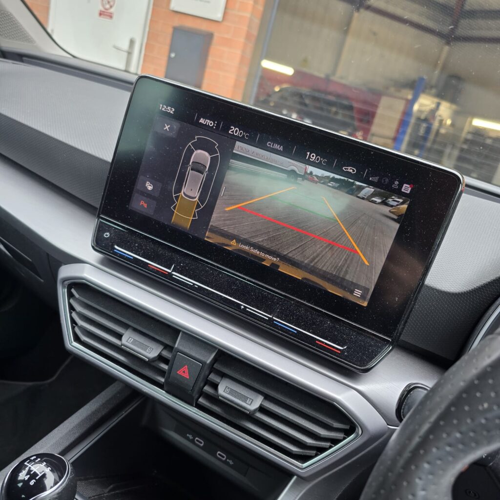 SEAT-Leon-Mk4-automatic-rear-camera-Rugby