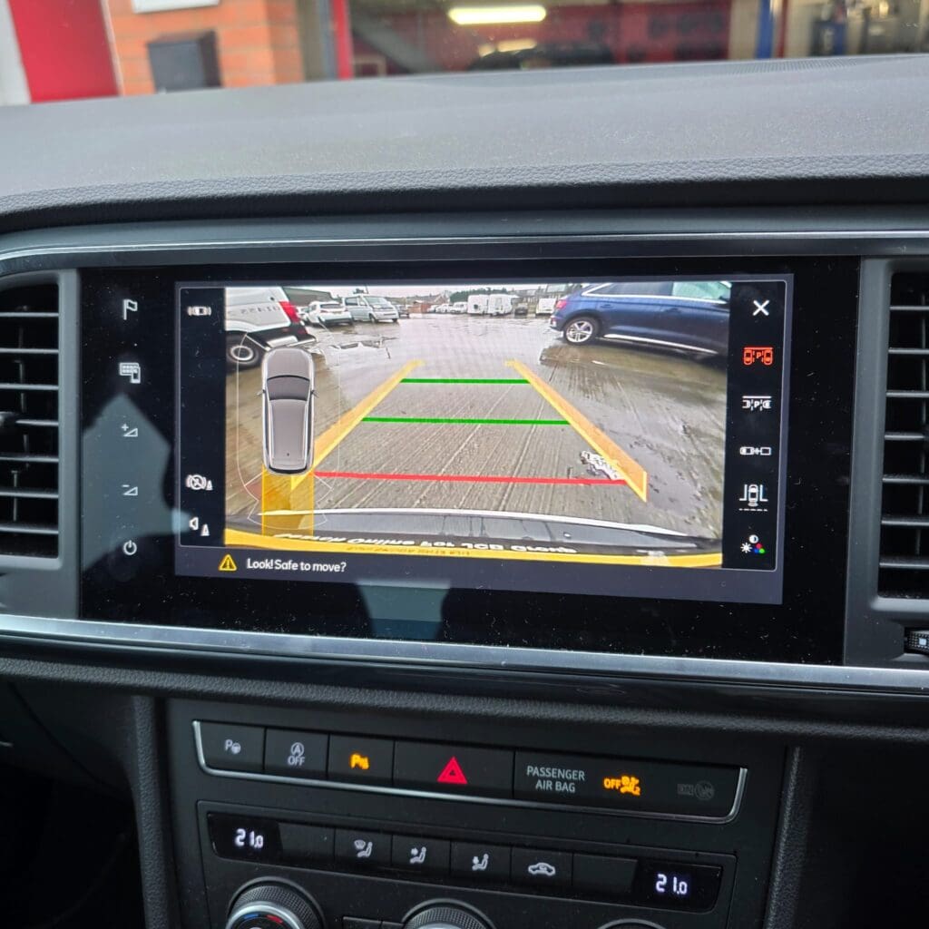 Seat Ateca Highline rear camera installation with dynamic guidelines