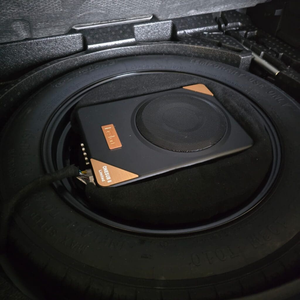 vw-tiguan-feelart-one-sub-8-limited-dsp-loom-installation