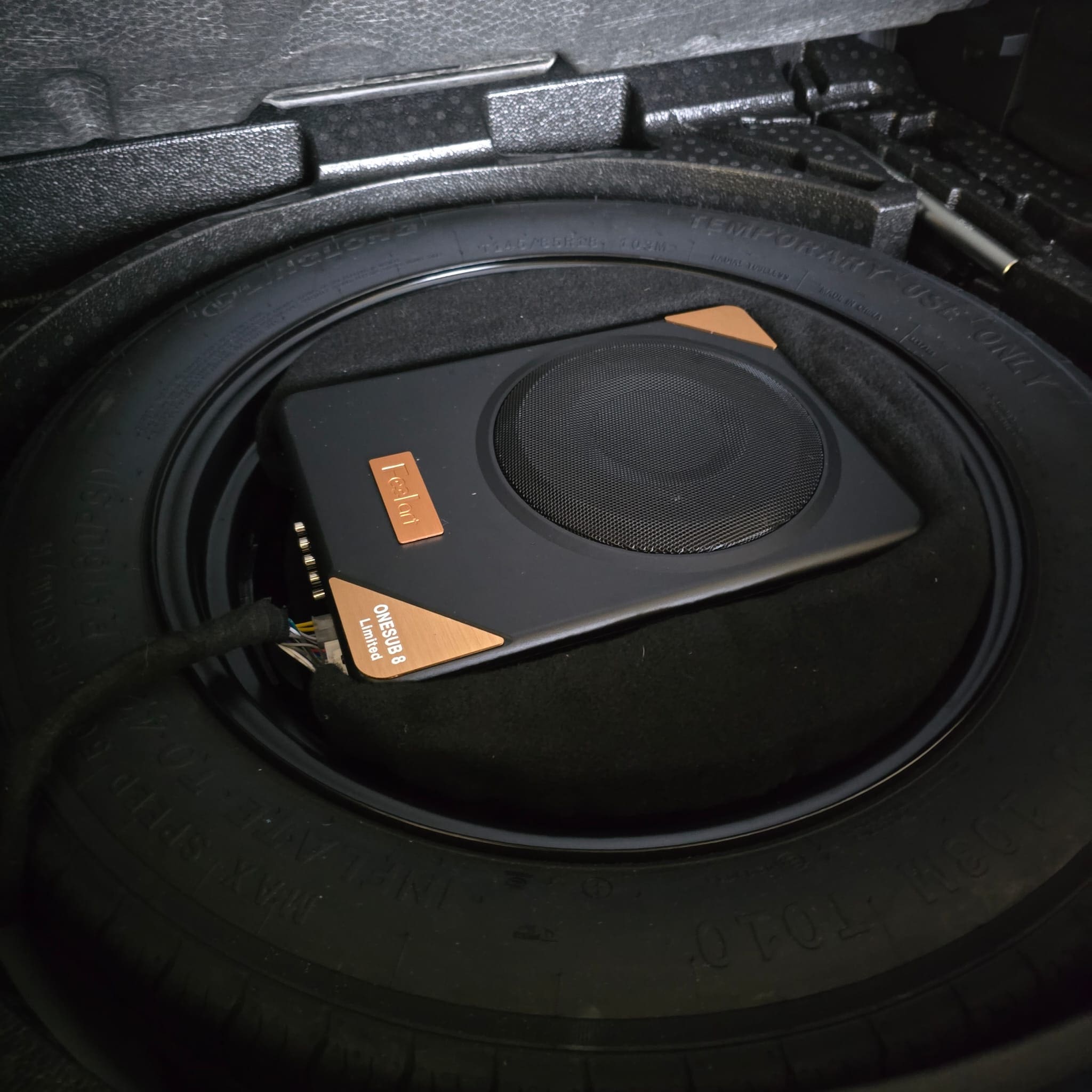 vw-tiguan-feelart-one-sub-8-limited-dsp-loom-installation