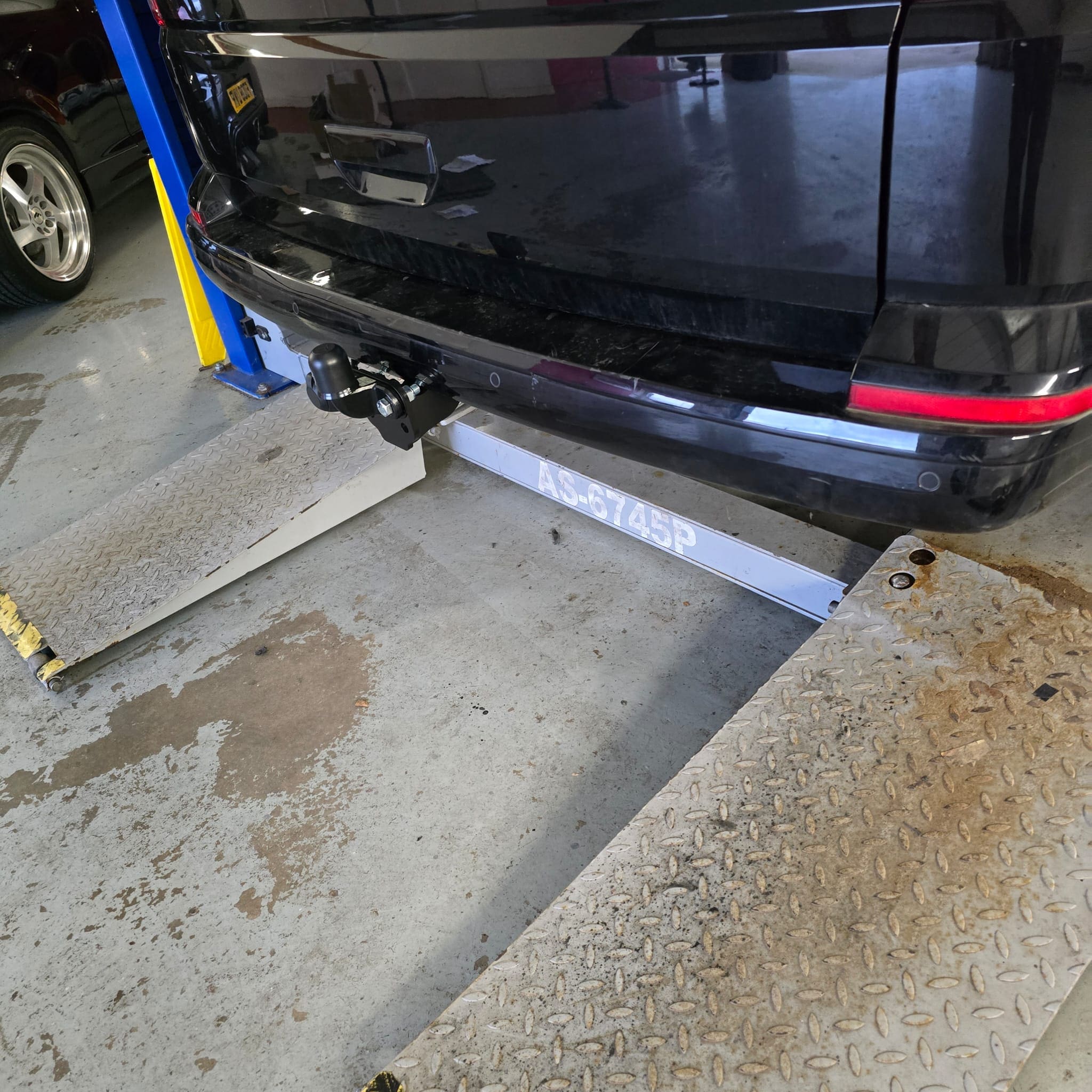 nuneaton-flange-towbar-installation-7-pin-coding
