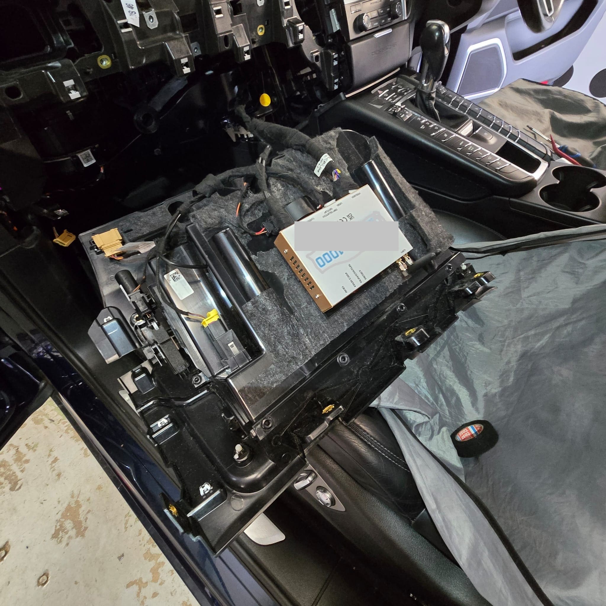 porsche-macan-wireless-carplay-retrofit-factory-integration