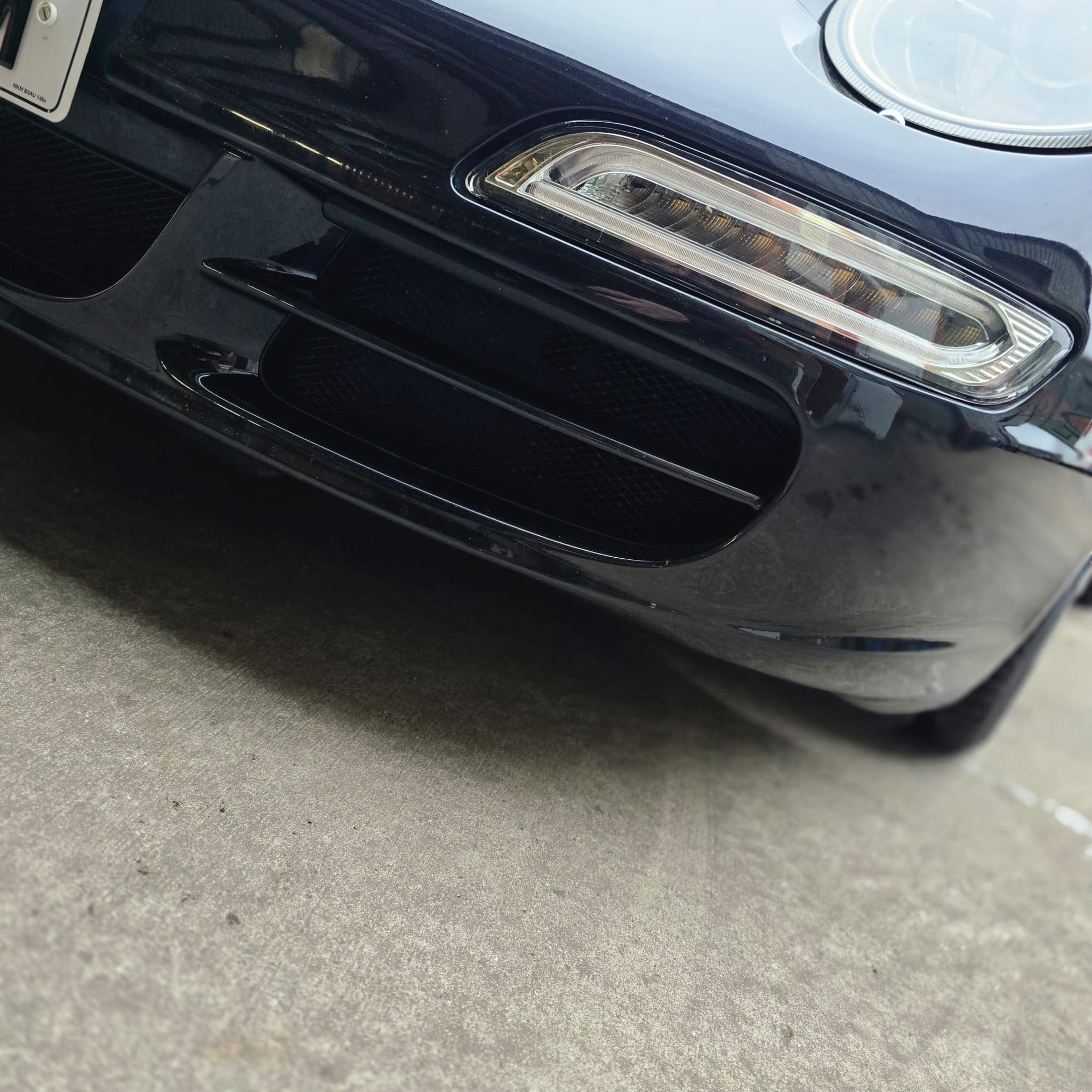 porsche-targa-dashcam-fitting-front-bumper-mesh-grilles