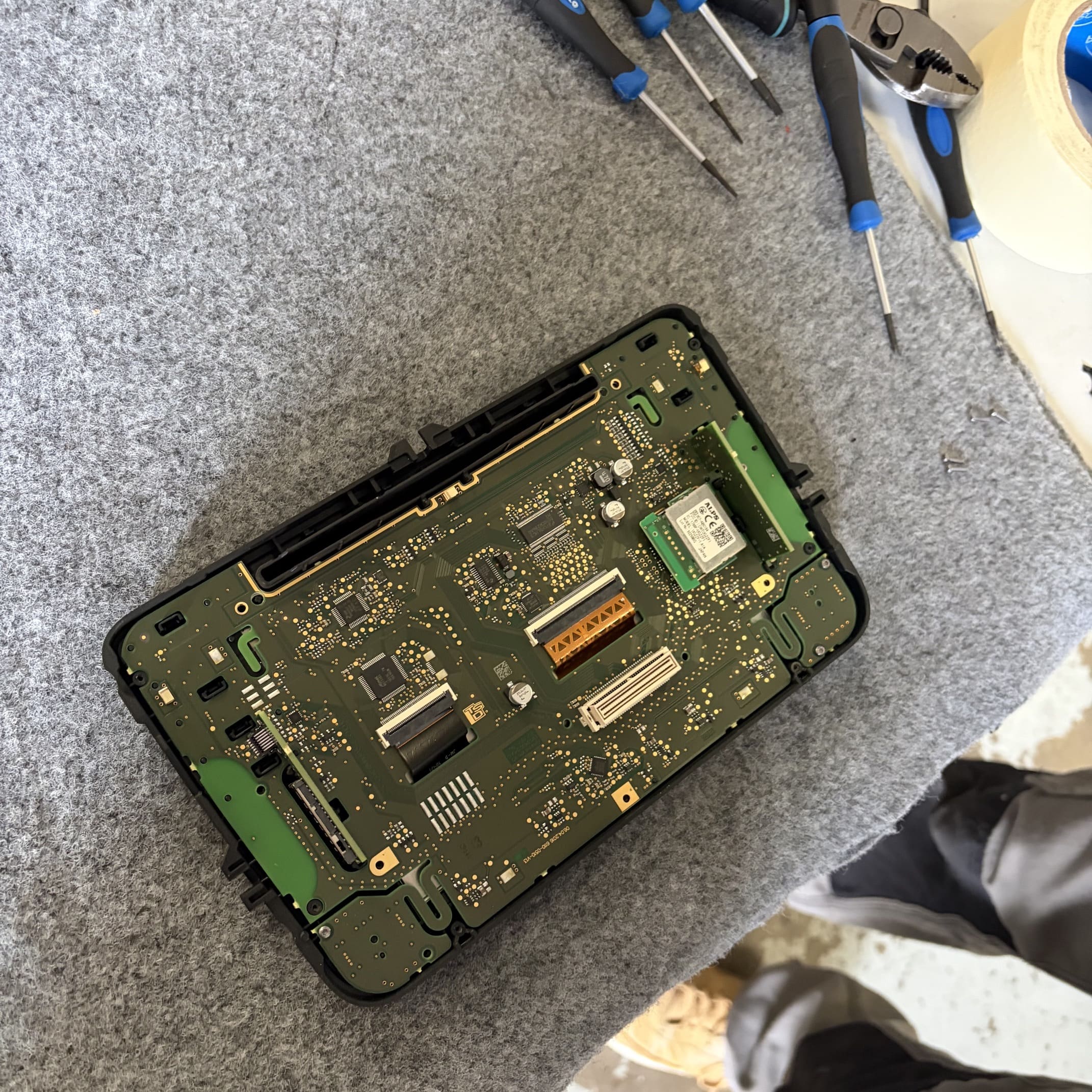 vw-sat-nav-repair-lcd-digitizer-replacement