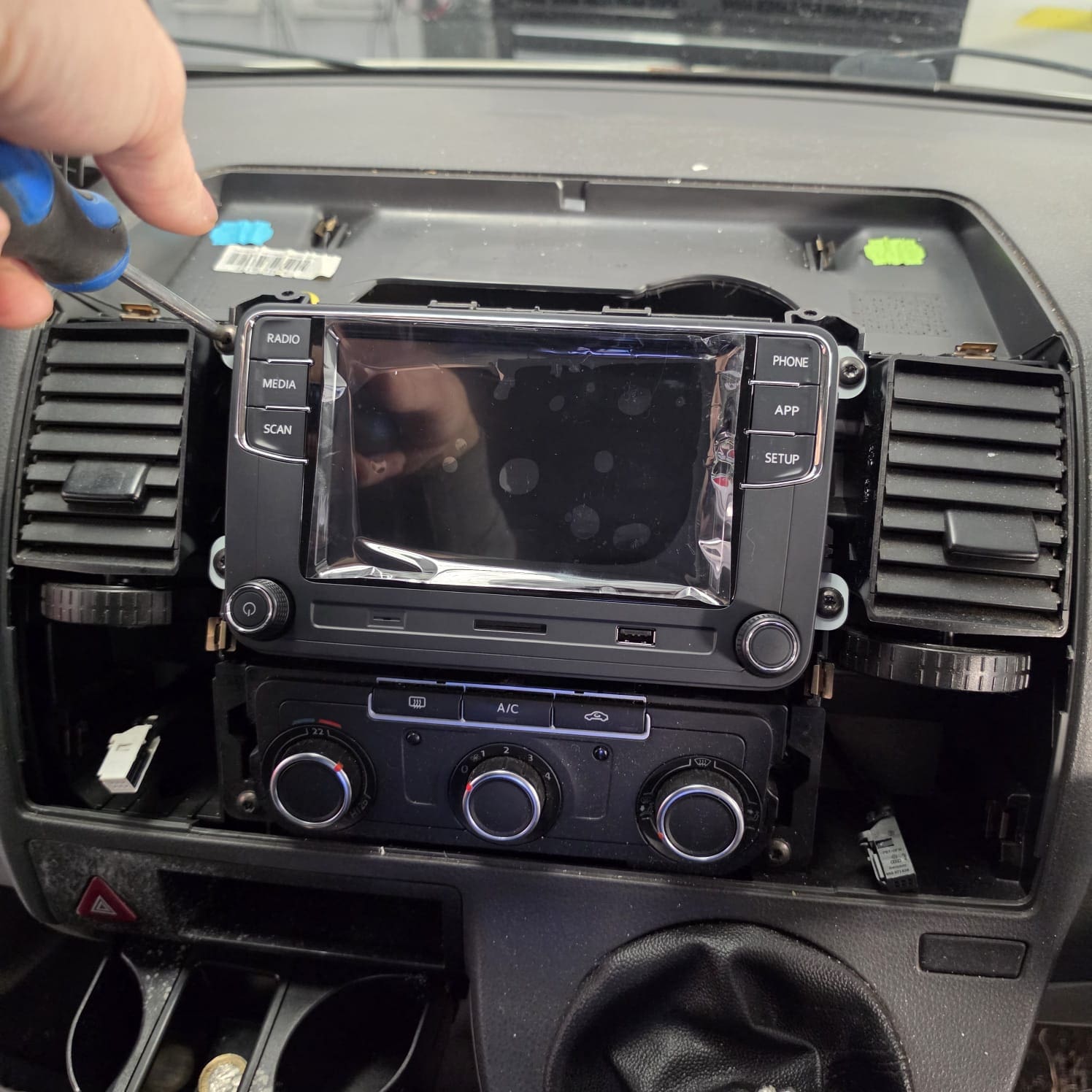 vw-transporter-t51-rcd360-pro-retrofit-carplay