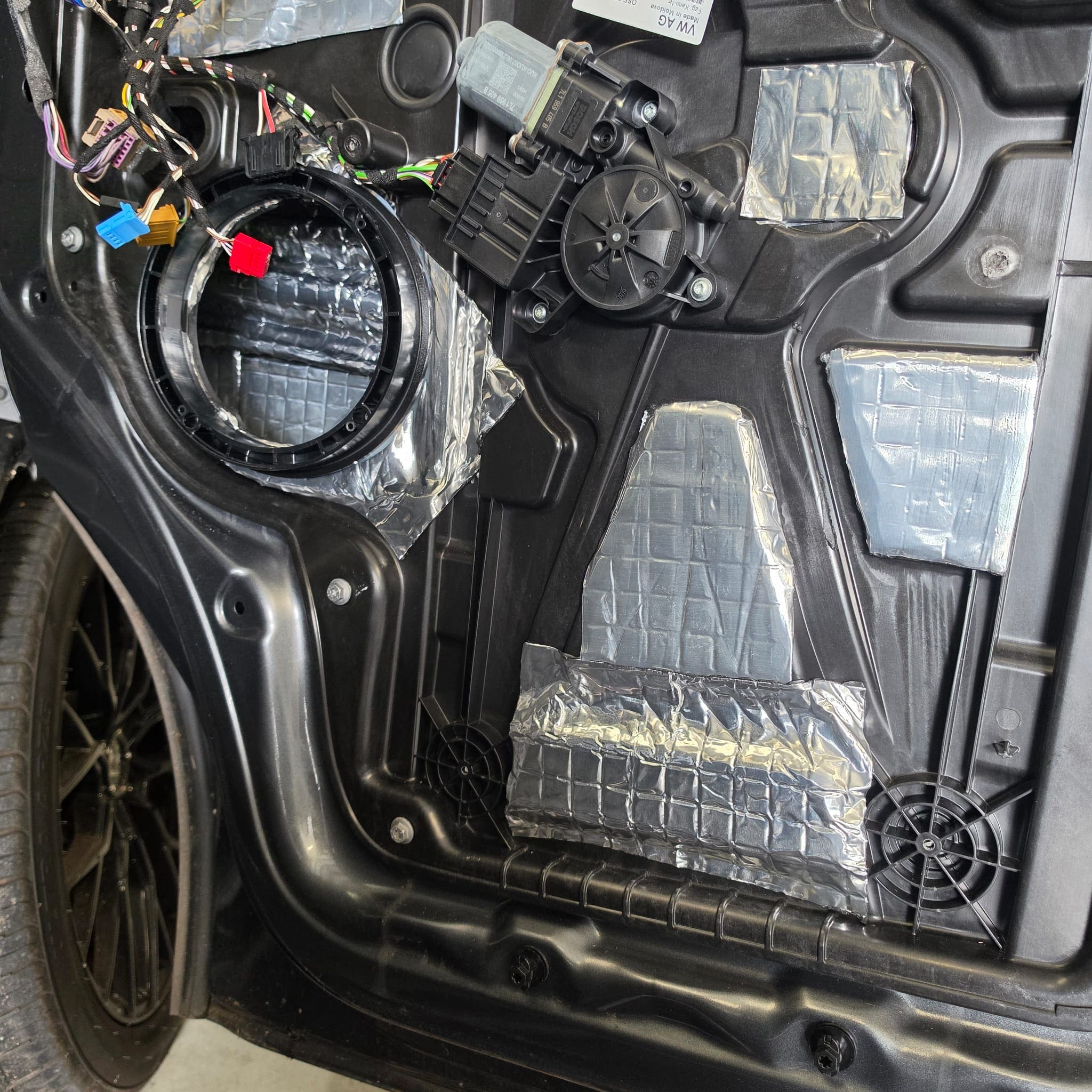 volkswagen-transporter-t6-1-alpine-speaker-upgrade